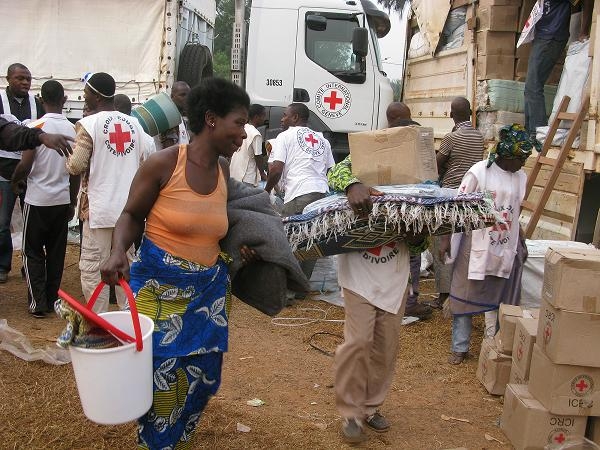 Sinistres de Duekoué - Mme Tyéoulou Diéla au secours de ses parents